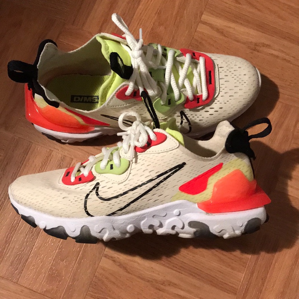 Nike D/MS/X size 6 worn only twice.